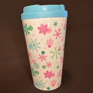 🎄🎁 Festive Snowflake Travel Mug